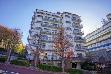 秀和第2三田綱町レジデンスの外観（北側から）