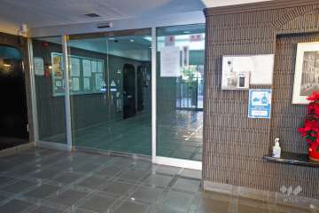 エントランスはオートロック付きです。