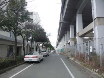 敷地の北側には新幹線が通っています。