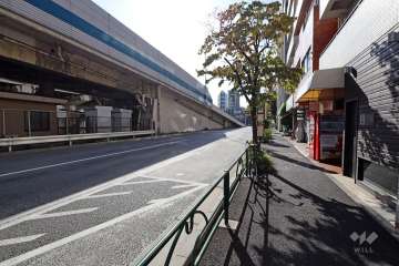 敷地南側の前面道路