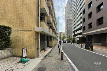 敷地南東側の前面道路　