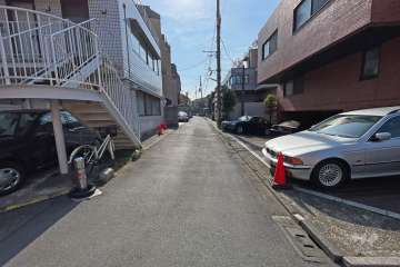 敷地北東側の前面道路
