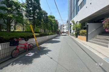 敷地南側の前面道路