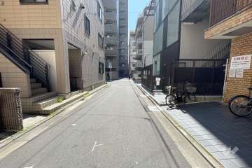 敷地東側の前面道路