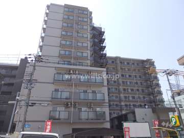 コスモ尼崎駅前通りの外観（東側から）