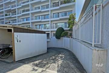 地下駐車場出入口