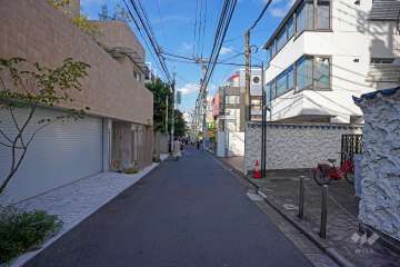 敷地北西側の前面道路