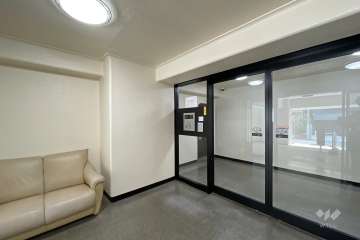 エントランスはオートロック付きです。