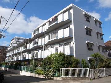 サンロイヤル南園田の外観（南東側から）