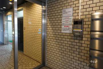 エントランスはオートロック付きです。