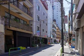 敷地東側の前面道路