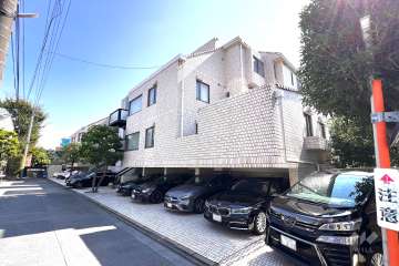 ガーデン南青山の外観（西側から）