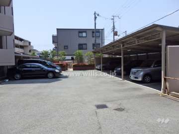 敷地内駐車場（屋内平面式屋根付き）