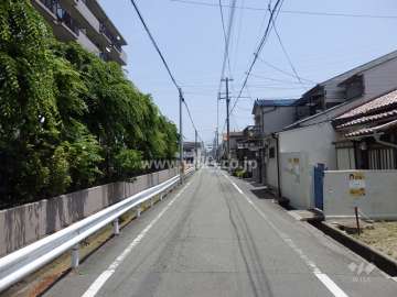 敷地南側の前面道路