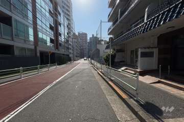 敷地北東側の前面道路