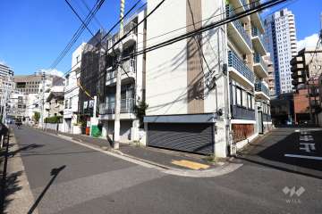 敷地西側の前面道路　