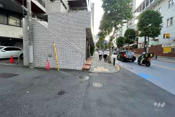 敷地北側の前面道路（東側から）