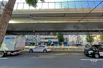敷地南東側の前面道路（南東側から）