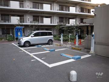 コインパーキングになっている来客用駐車場