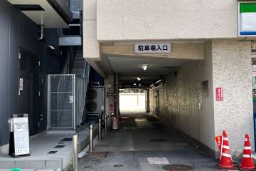 駐車場の出入り口