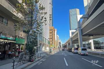 敷地南東側は都道412号（六本木通り）に面しています。