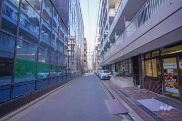 敷地西側の前面道路（南側から）