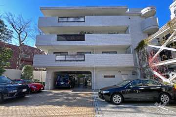 サンビューハイツ南青山の外観（北東側から）