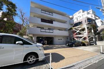 サンビューハイツ南青山の外観（東側から）