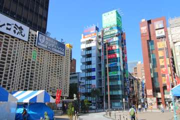 敷地北側の前面道路（東側から）