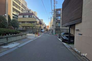 敷地の北側の前面道路
