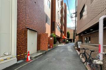 敷地北西側前面道路（北東側から）