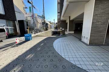 地下駐車場の出入り口