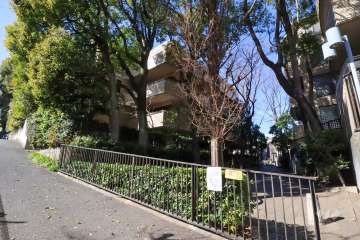 ヴィクトリアコートウエストの外観(南東側から)