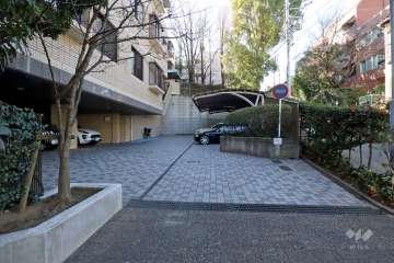 敷地内駐車場（屋外平面式・屋内平面式）　