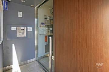 エントランスはオートロック付きです。