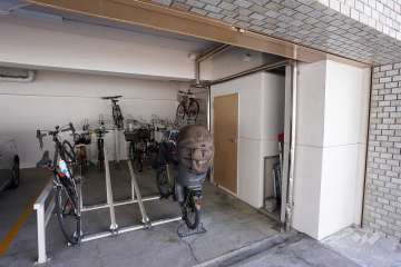 屋内に設けられた駐輪場