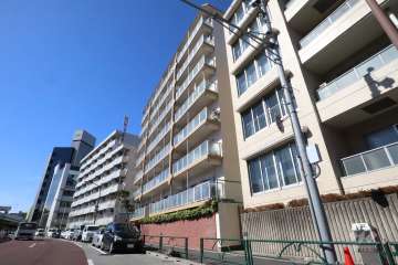 イトーピア南麻布マンションの外観(南東側から)