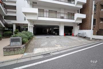 駐車場の出入り口