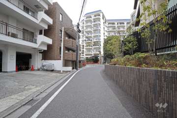 敷地北西側の前面道路