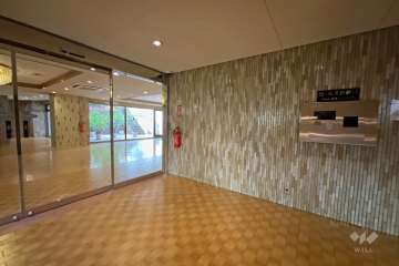 エントランスはオートロック付きです。