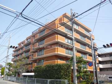 ライオンズマンション東園田の外観（南西から）