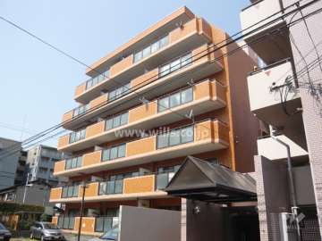 ライオンズマンション東園田の外観（南東から）