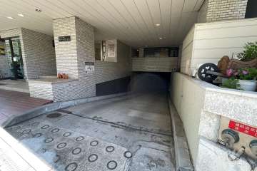 駐車場の出入り口