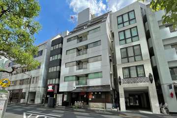 赤坂フローラビルの外観（北東側から）