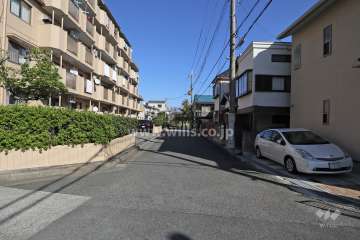 敷地南側の前面道路
