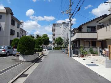 敷地北側の前面道路