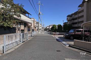 敷地北側の前面道路