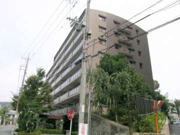 サークコート宝塚の外観（南側から）