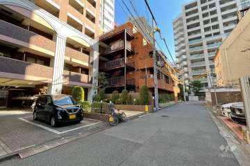 敷地西側の前面道路　