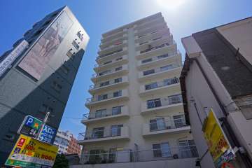 三田シャスターマンションの外観（南西側から）